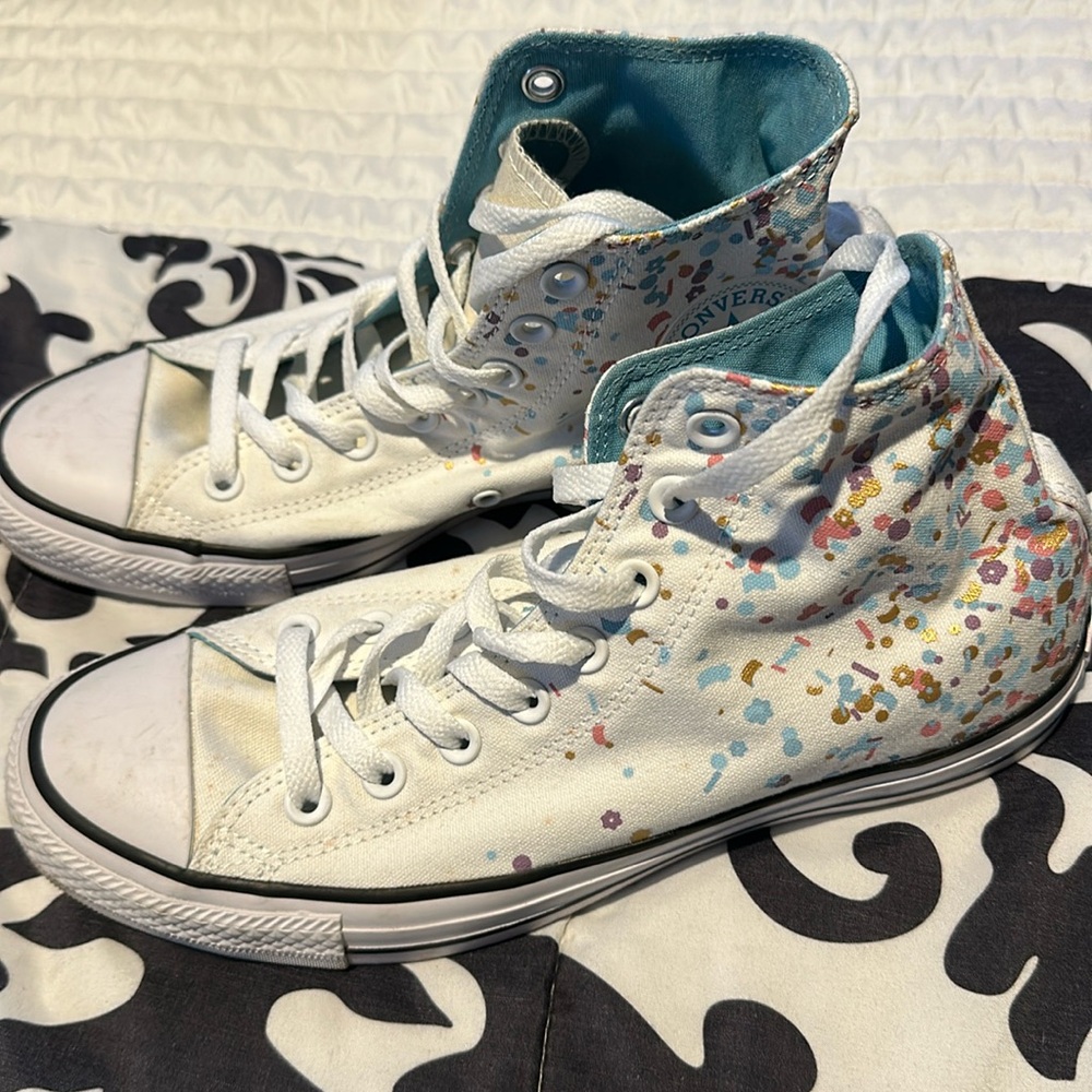 Converse - Picture 1 of 4